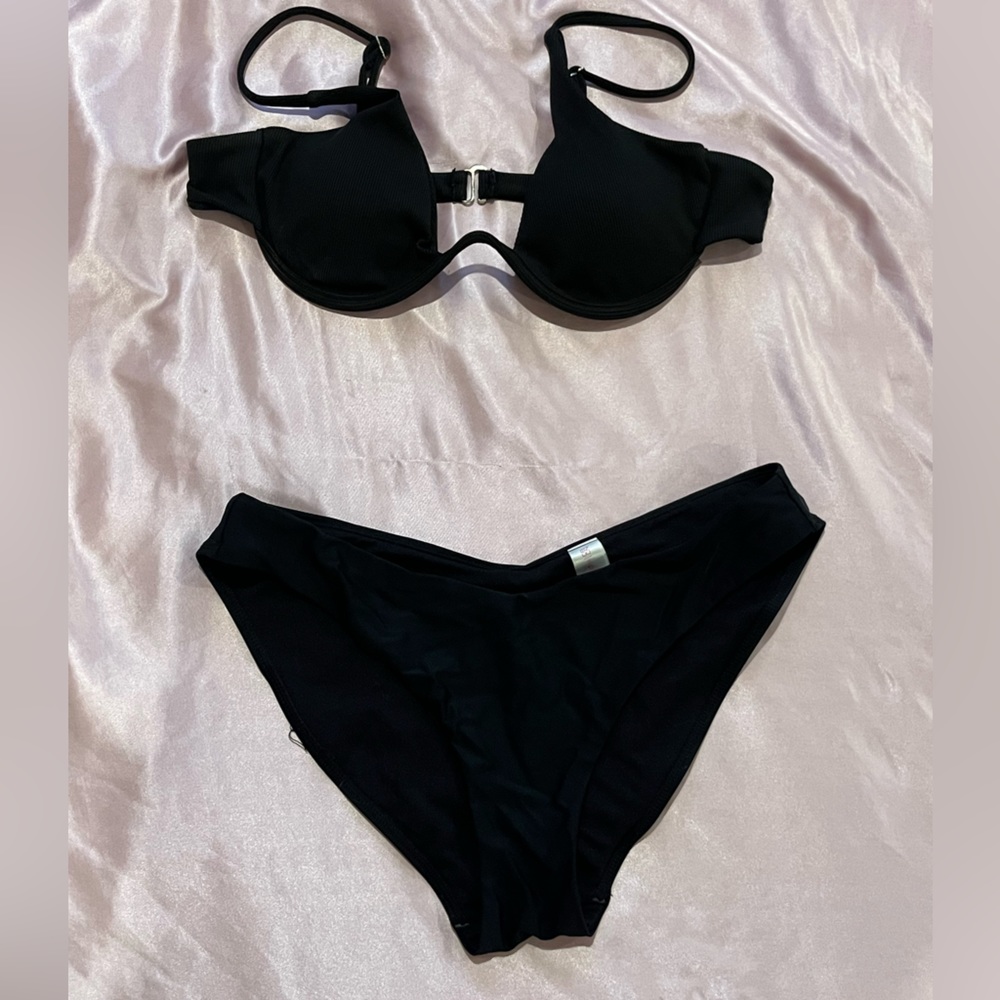 Black bikini